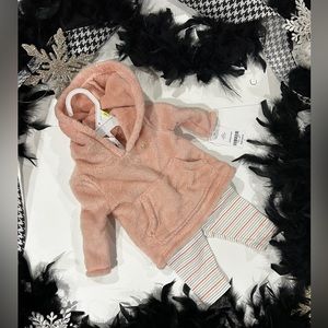 NWT - Carter’s 2pc outfit